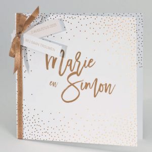 Vierkante trouwkaart met confetti in rosé goudfolie
