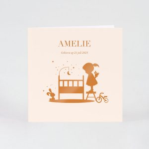 Grote zus bij babybedje