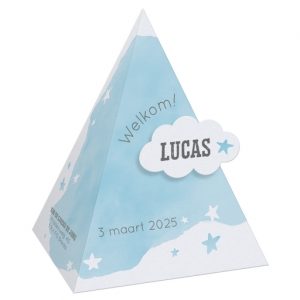 Piramide met aquarel wolk