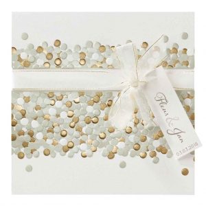 Moderne trouwkaart met naamlabel, stippen en echte glitters