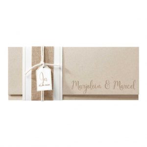 Hippe trouwkaart op kraftpapier met jute wikkel en canvas koordje